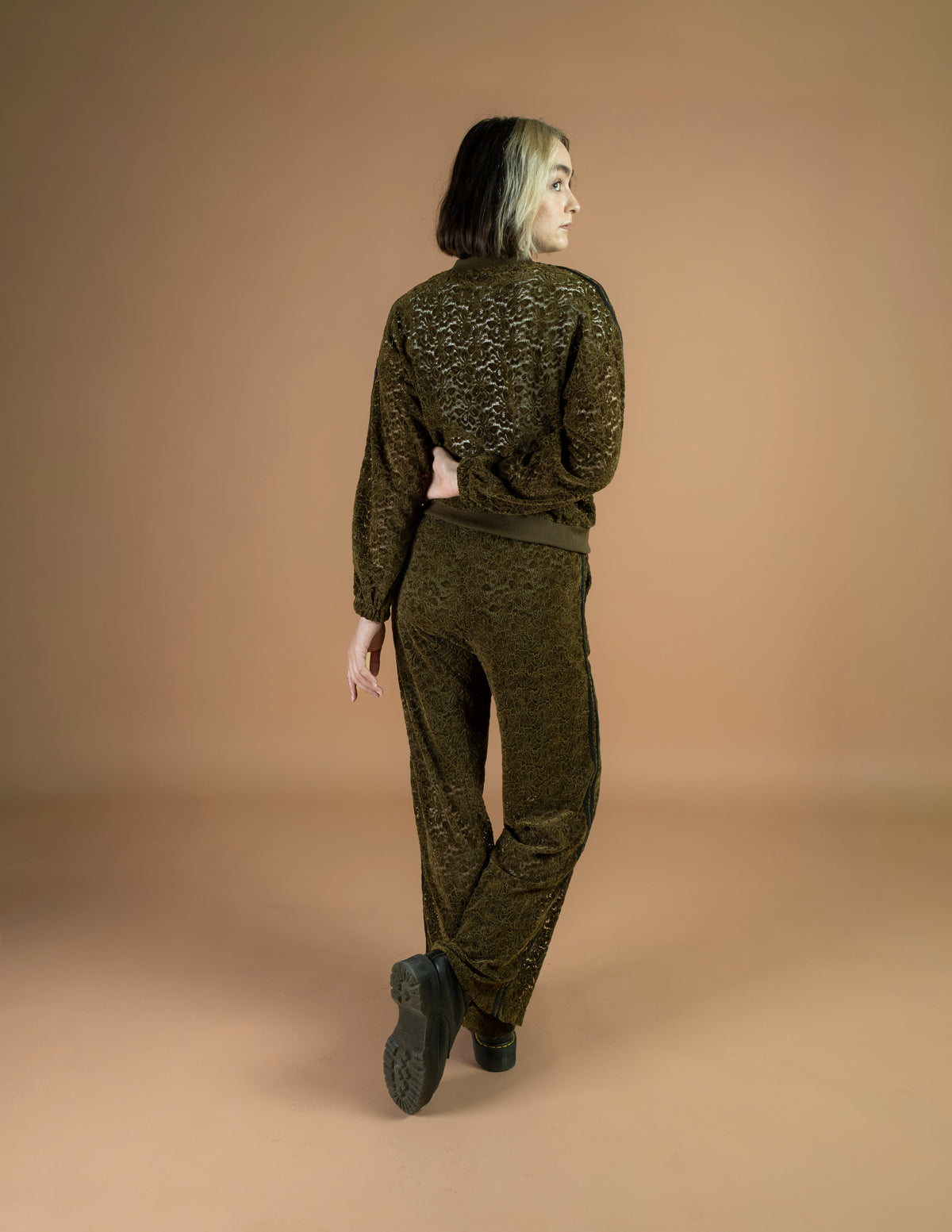 Veste Alma kaki – Veste vintage à fermoirs noirs