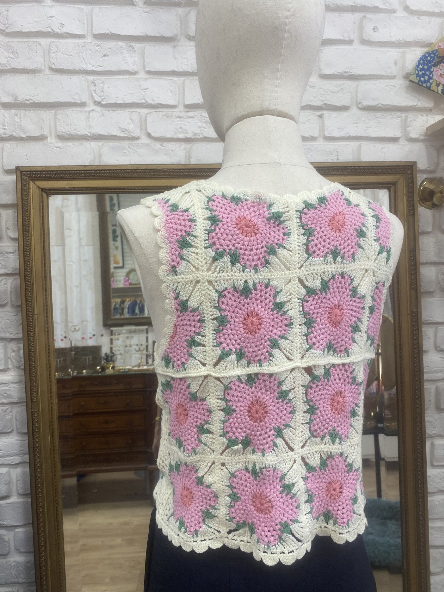 Top sans manche crochet, granny square rose