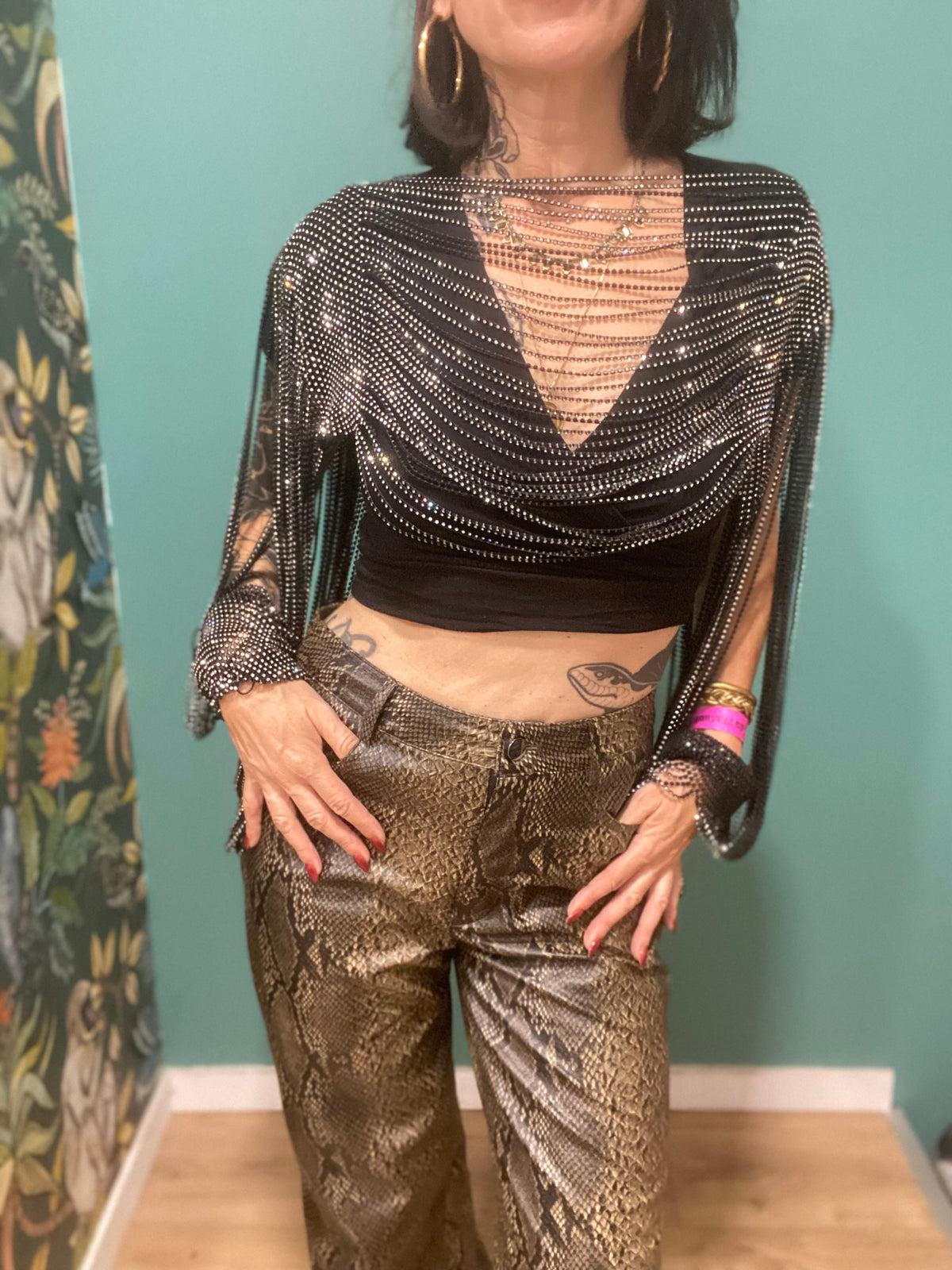 Top Amanda noir à strass – Haut femme chic et glamour