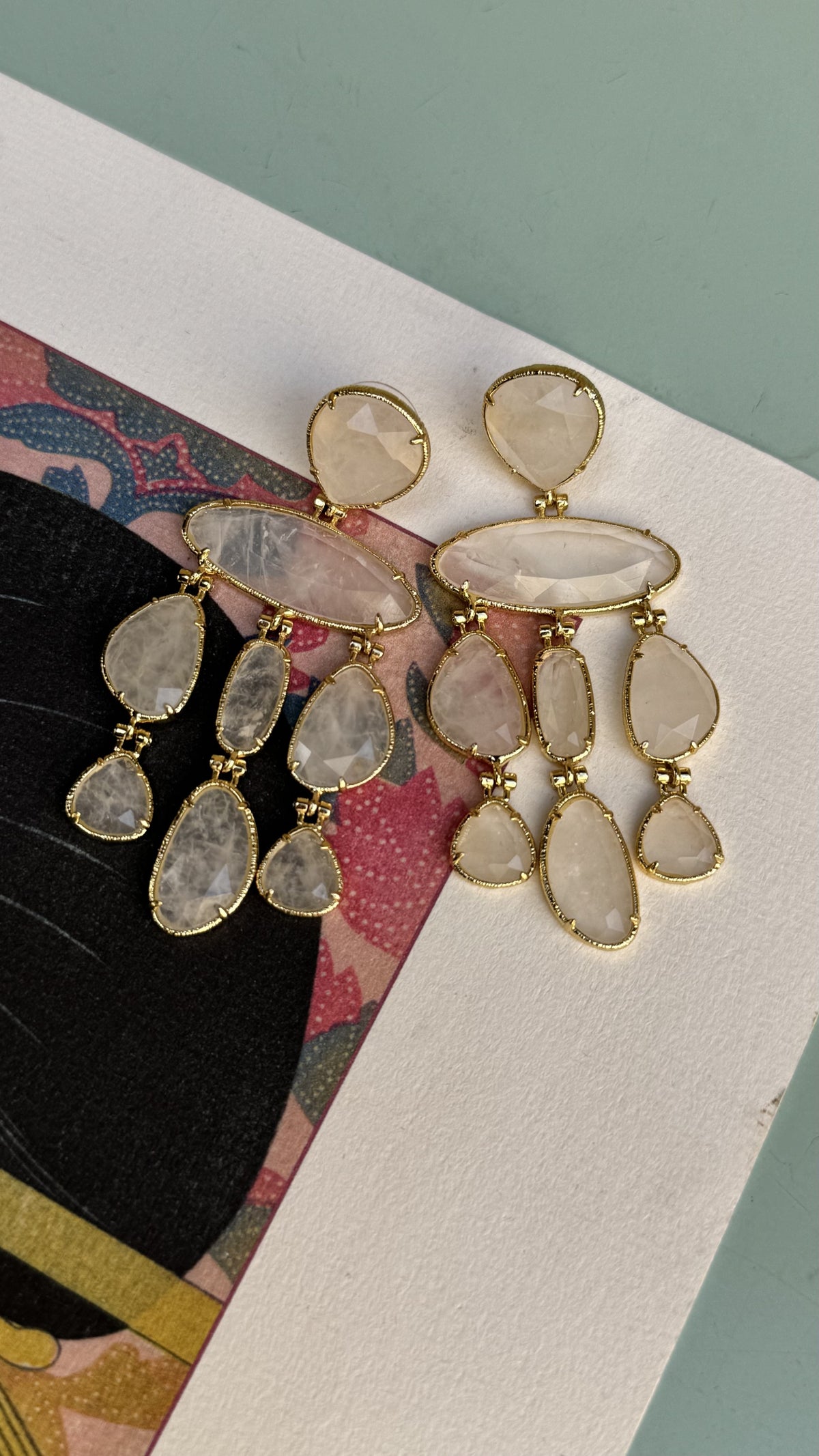 Boucles d’oreilles pierres naturelles Caterina – Pendantes blanches