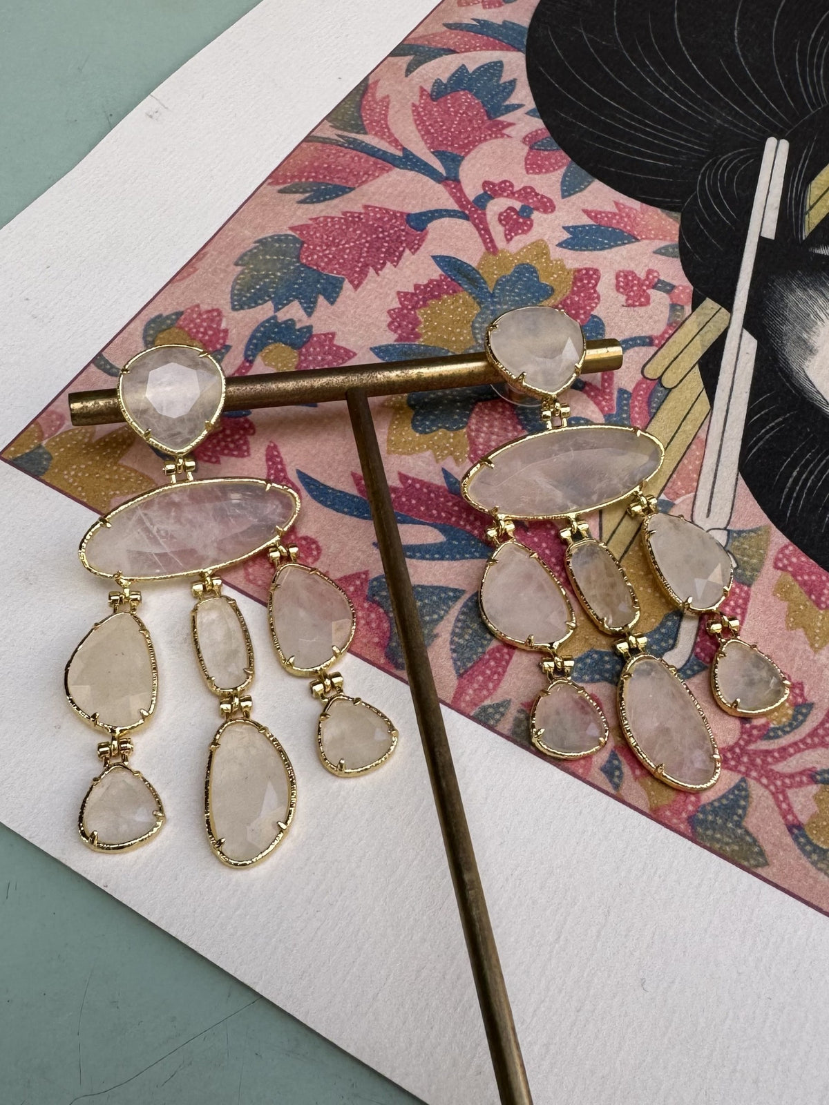 Boucles d’oreilles pierres naturelles Caterina – Pendantes blanches