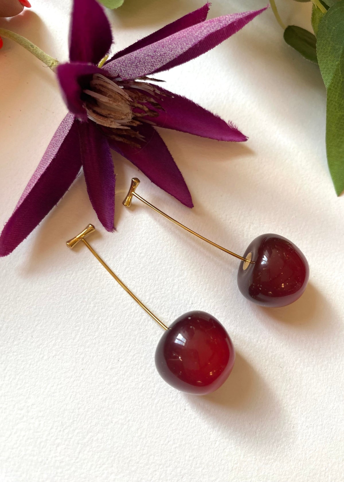 Boucles d’oreilles cerises translucides en résine
