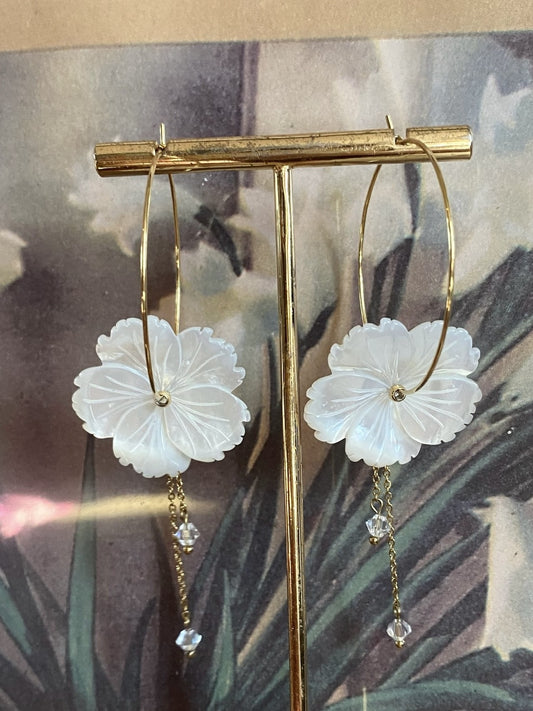 Boucles d'oreilles fleur de nacre