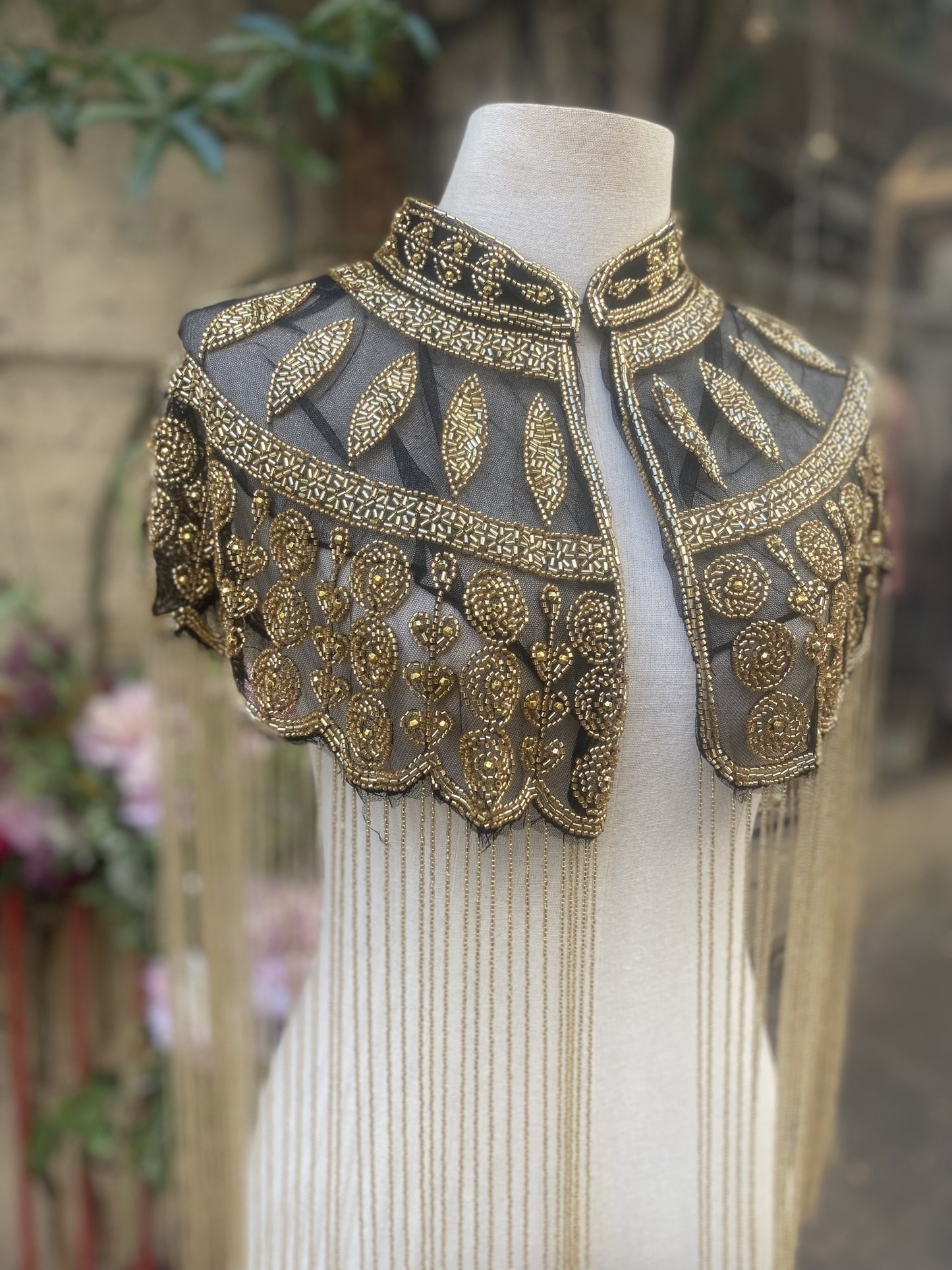 Cape dorée art déco