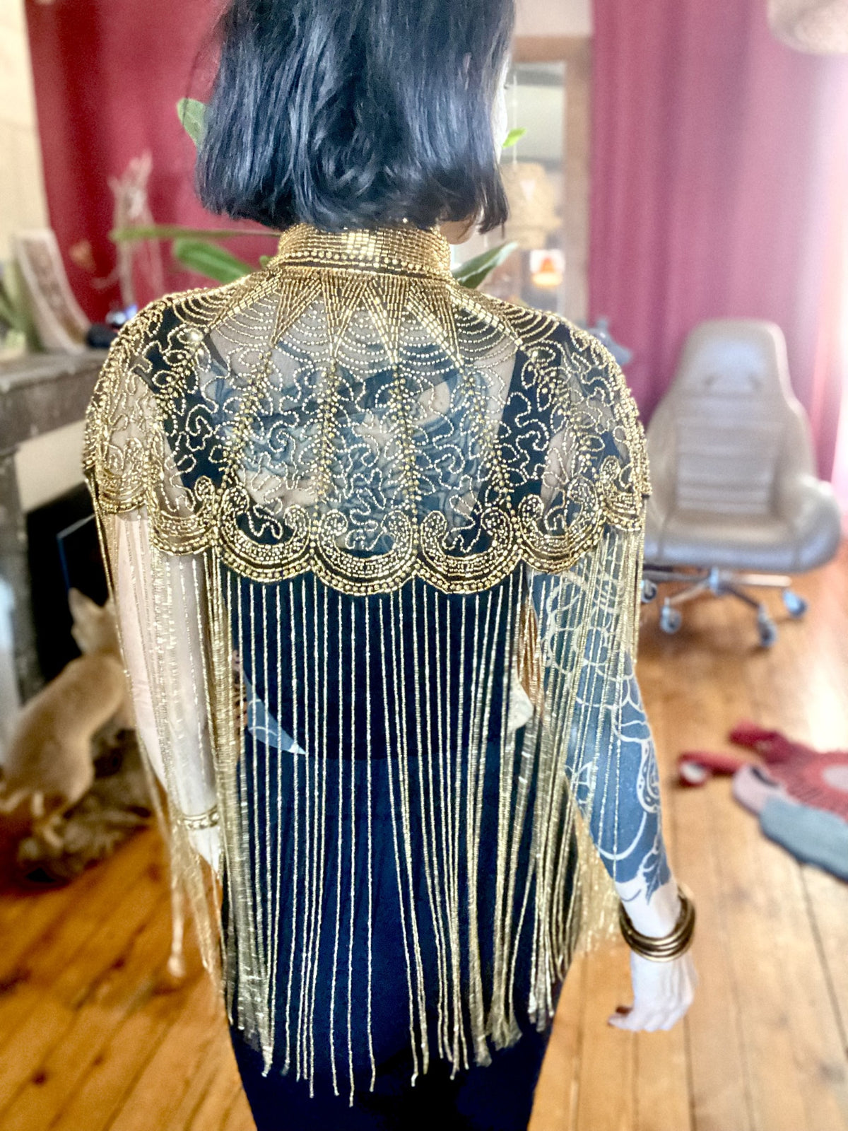 Cape dorée Art Déco à franges – Cape en perles dorées