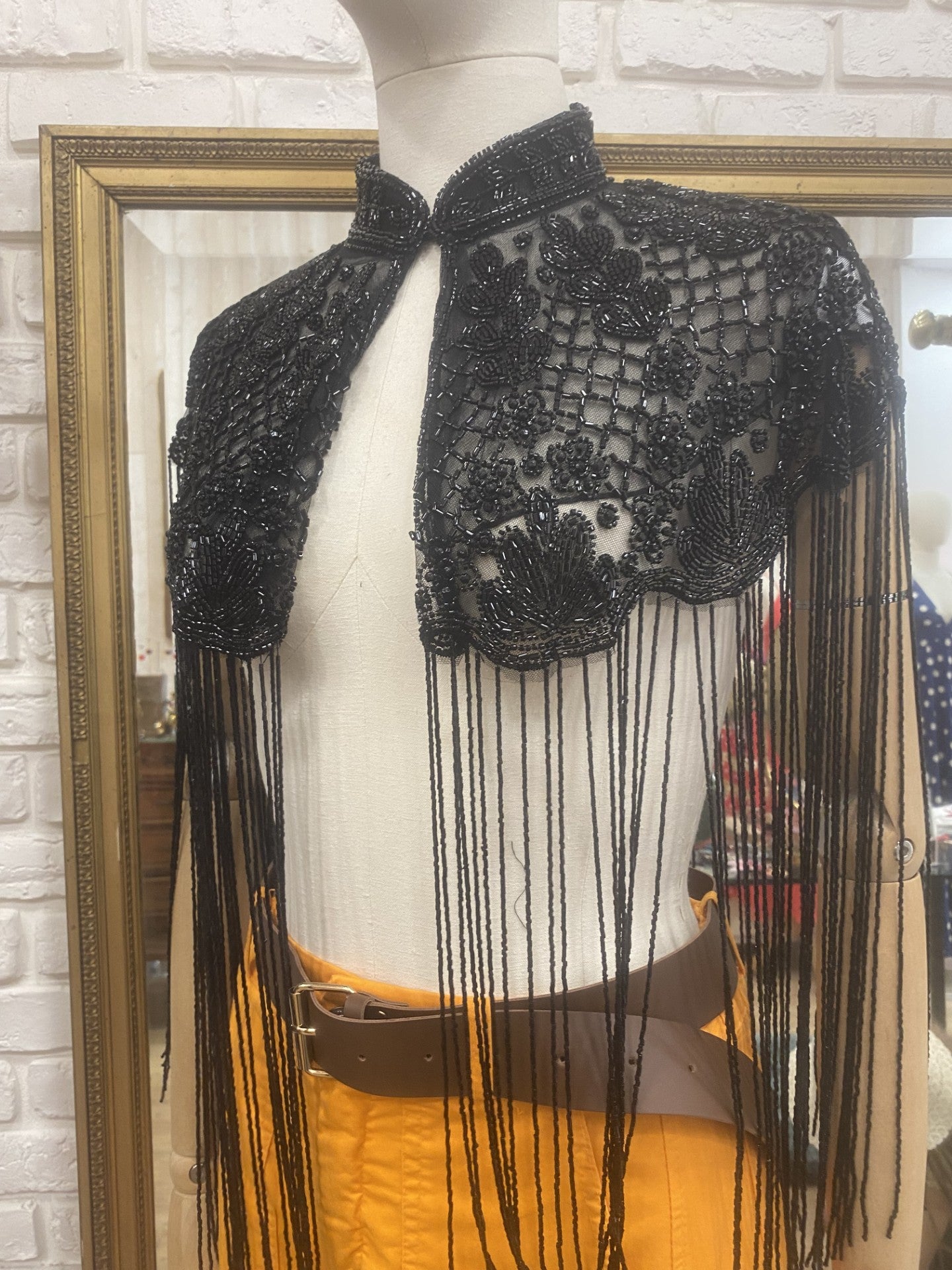 Cape noire Art Déco
