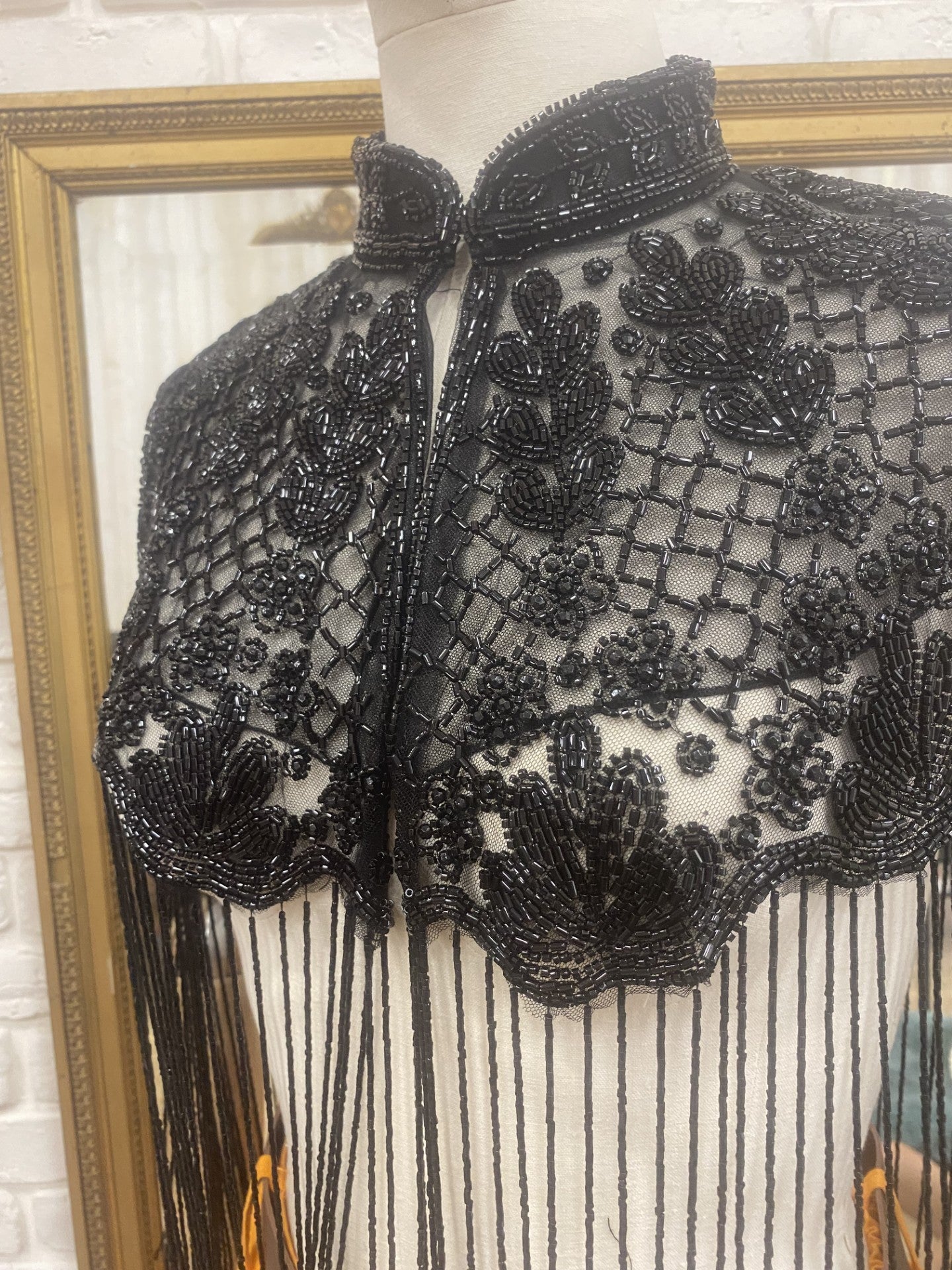 Cape noire Art Déco