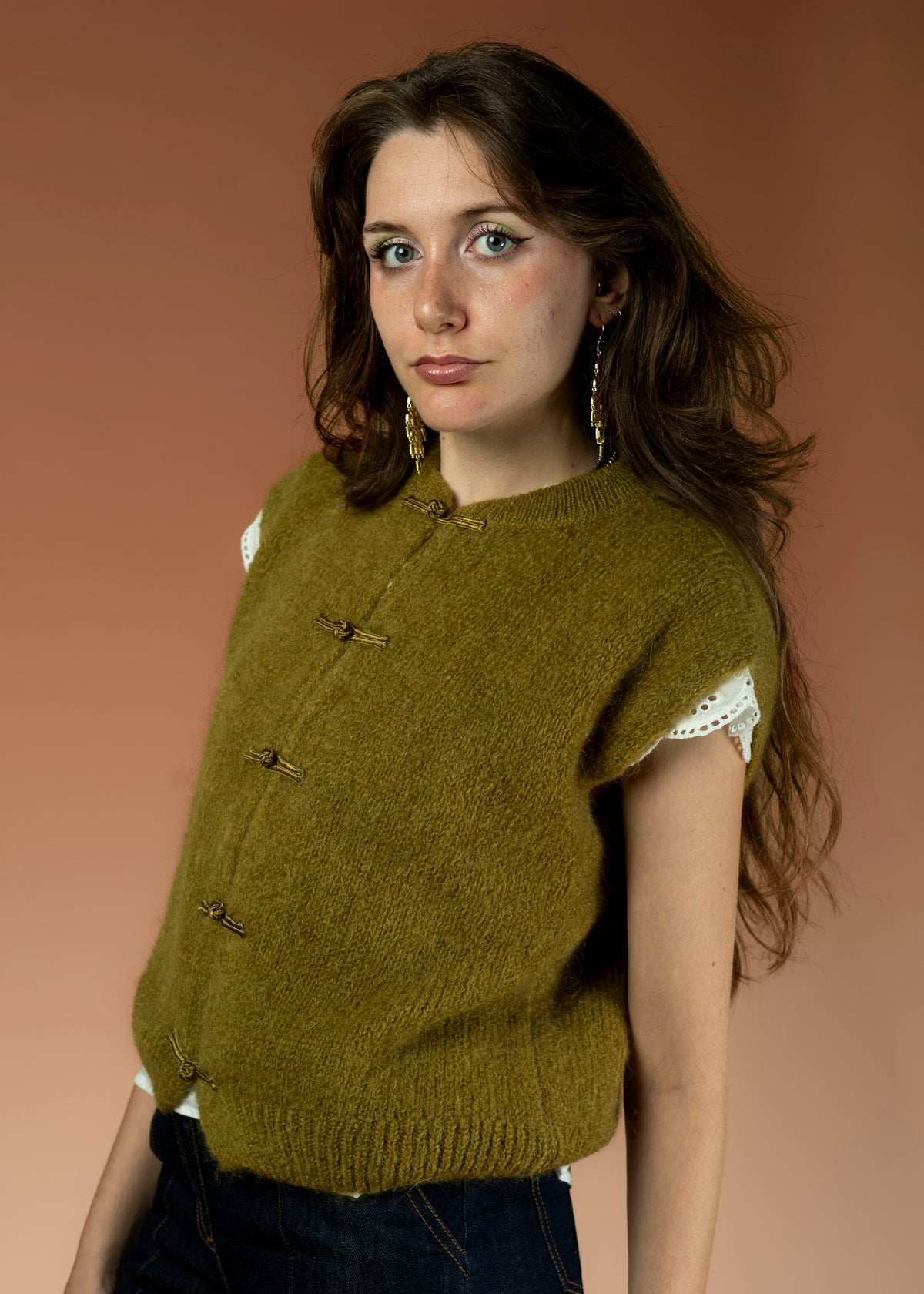 Cardigan sans manches vert olive – Gilet en maille douce à brandebourgs