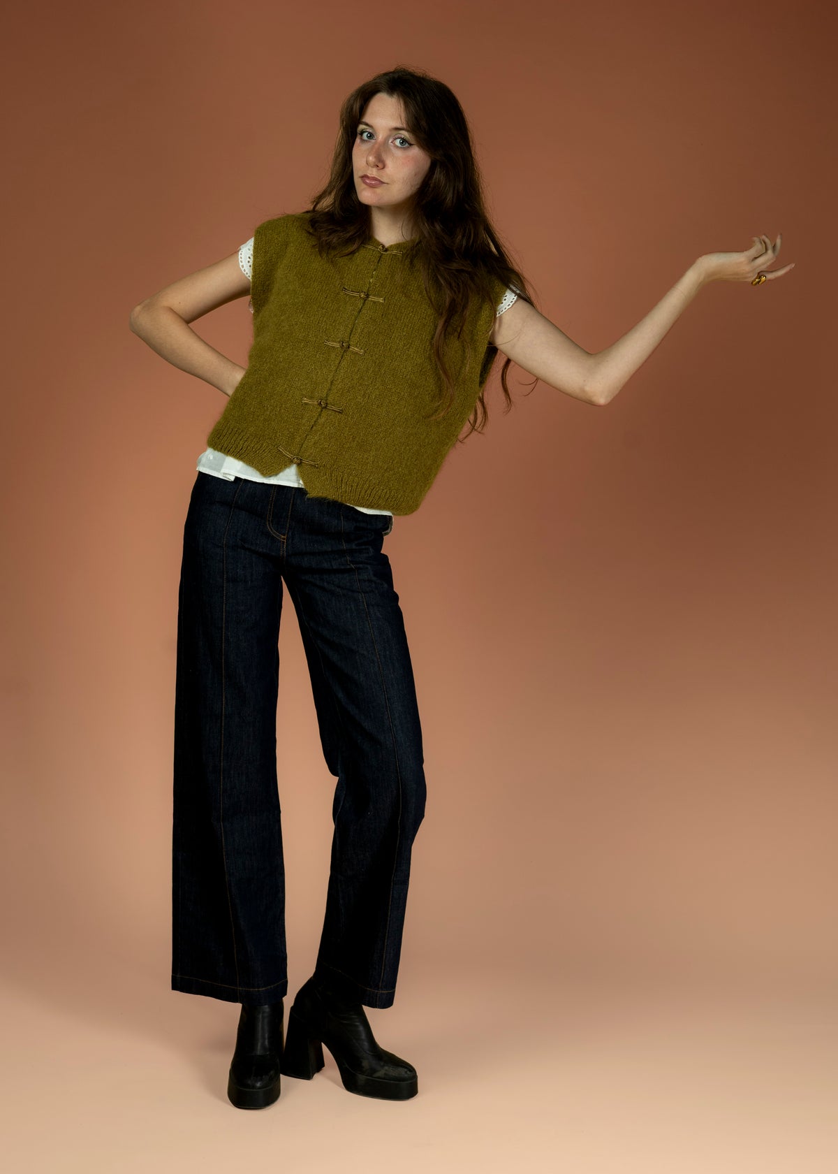 Cardigan sans manches vert olive – Gilet en maille douce à brandebourgs