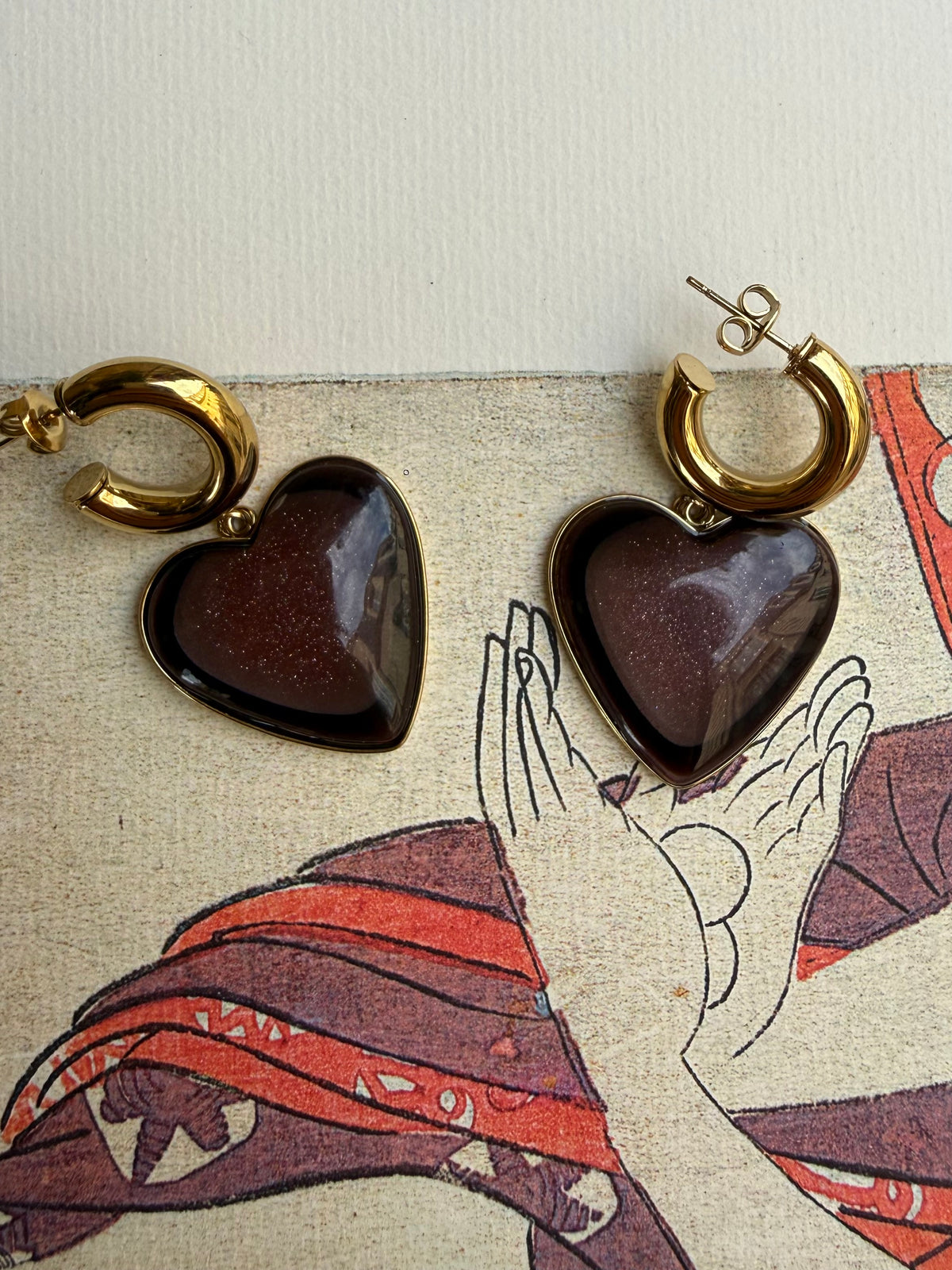 Boucles d’oreilles cœur brun Cat’s Eye
