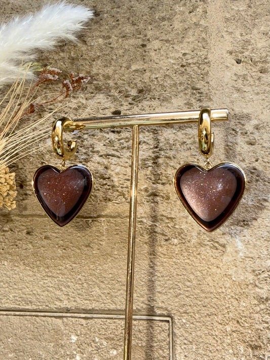Boucles d’oreilles pendantes en forme de cœur brun pailleté, contour doré