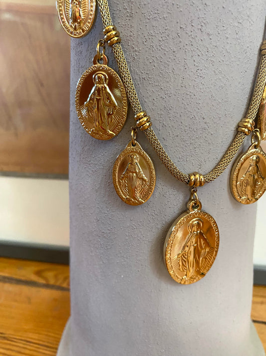 Collier breloque vierge