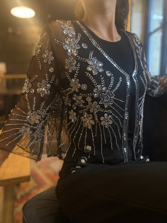 Top brodé floral argenté