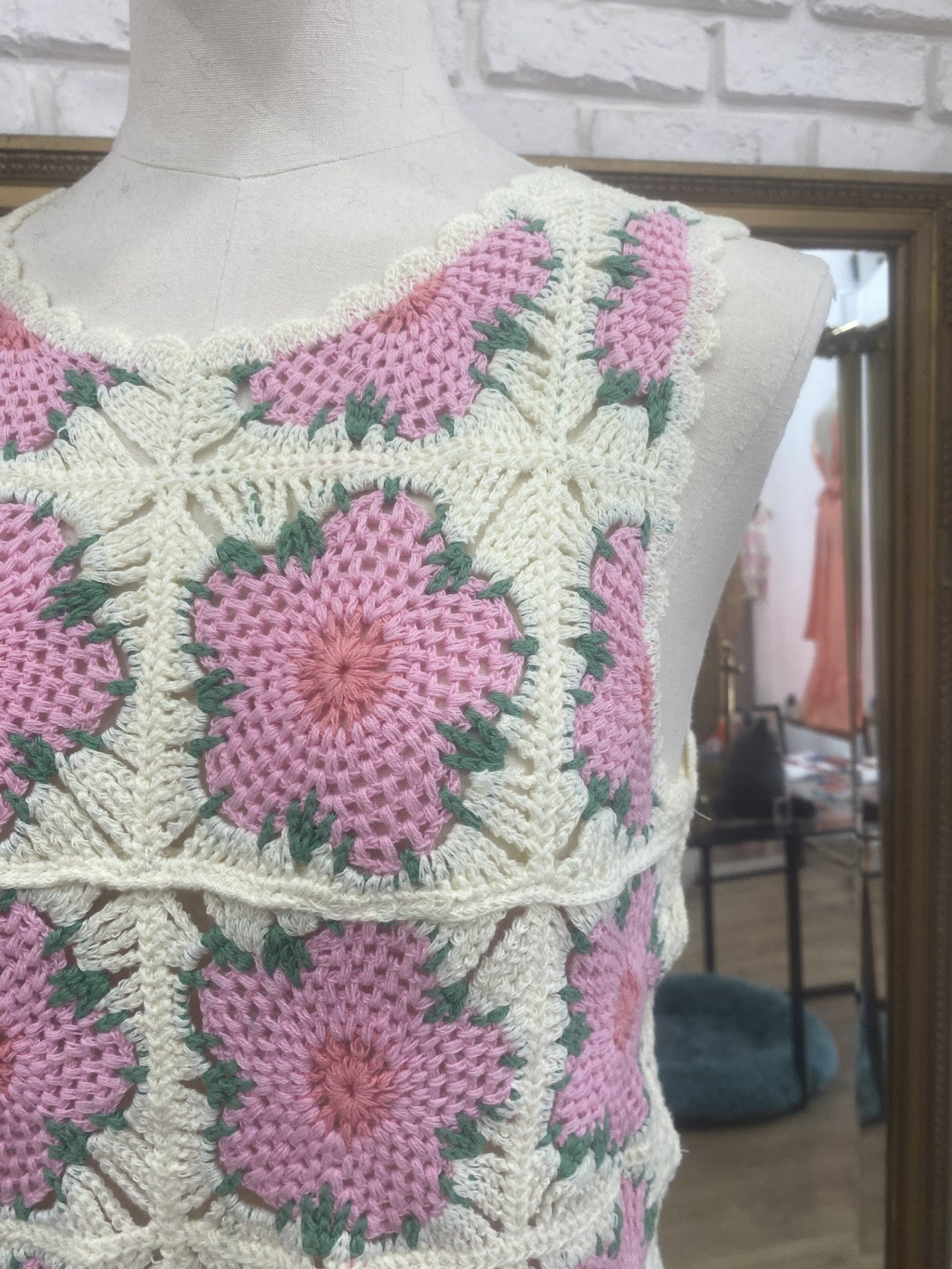 Top sans manche crochet, granny square rose