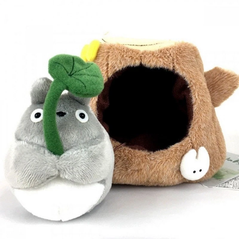 Peluche Totoro dans son tronc d'arbre