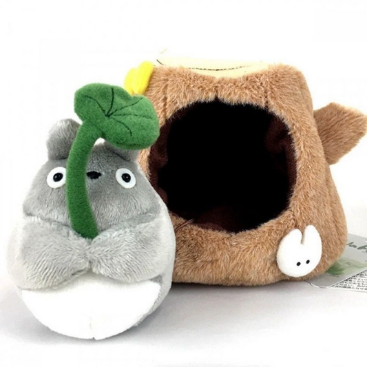 Peluche Totoro dans son tronc d'arbre