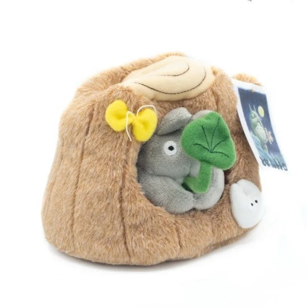 Peluche Totoro dans son tronc d'arbre